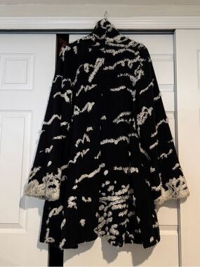 Black & White Fuzzy Patterned Women’s Coat